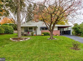 6270 Hollow Dr, East Petersburg, PA 17520