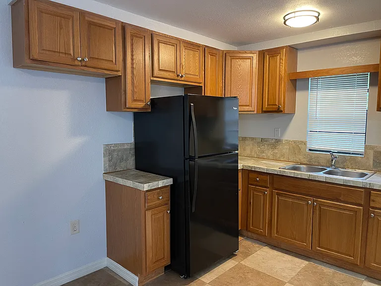 1008 E Columbus Dr #C — Photo 2