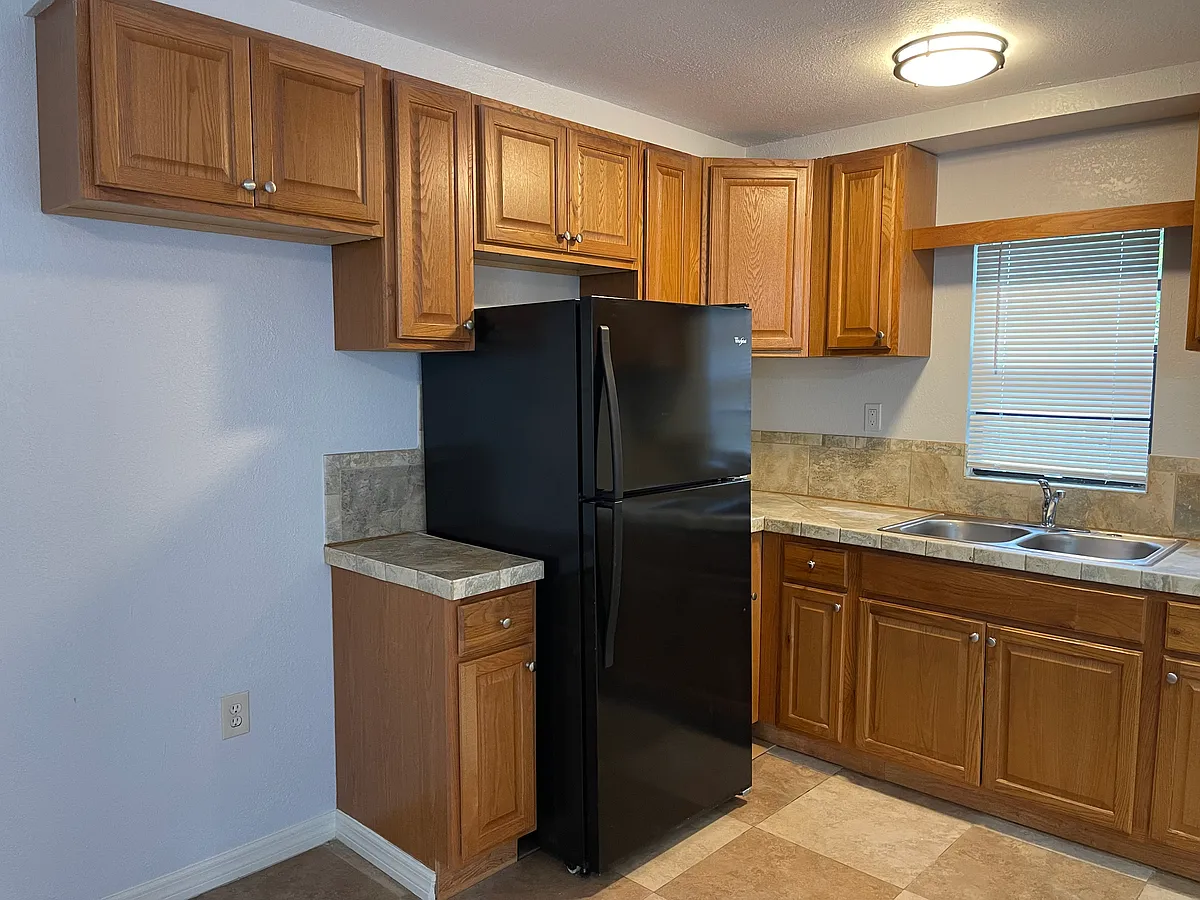 Building Photo - 1008 E Columbus Dr #C