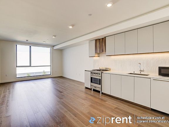 3rd image of 2448 Lombard St #309
