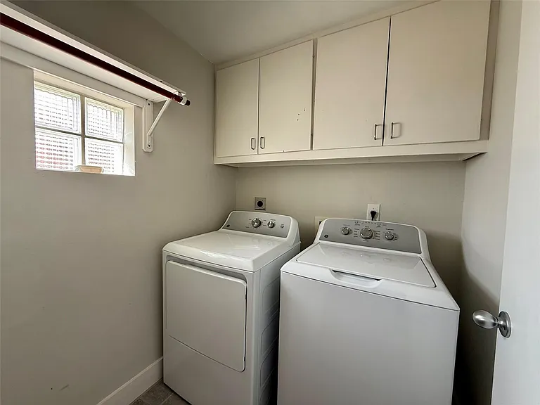 9833 Sandra Ann Ct — Photo 18