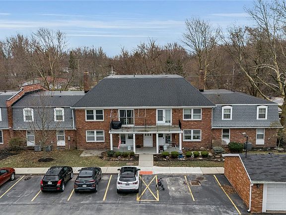 5th image of 1370 Maple Rd APT 5