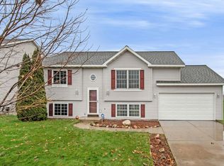 330 Summerlin Dr, Holland, MI 49423
