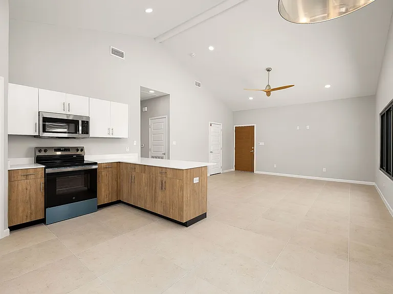 408 Sparrow Rd — Photo 5