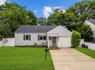 41 Frankel Ave, Freeport, NY 11520