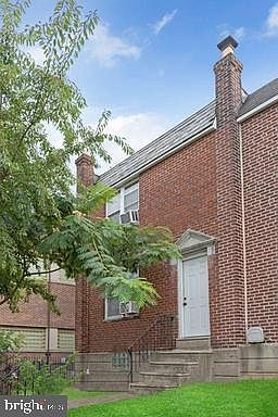 2nd image of 1334 Stirling St