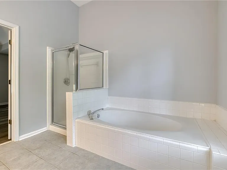 355 Lamme Chase — Photo 35