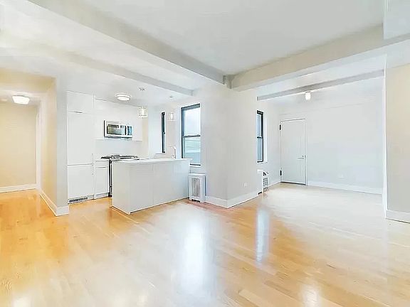 5th image of 308 W 30th St APT 6C