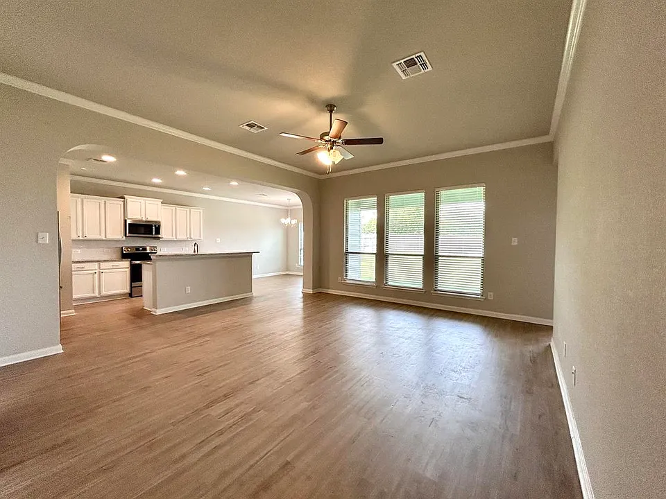 6114 Wheaton