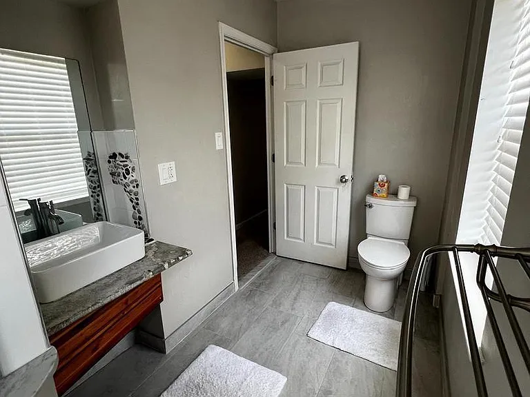 1037 Shackamaxon St — Photo 11