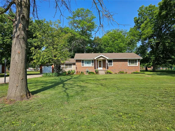 5308 North St, Godfrey, IL 62035
