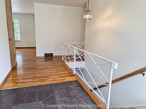 3rd image of 4908 Dogwood Dr