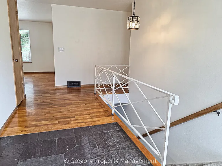 4908 Dogwood Dr — Photo 3