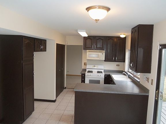 2nd image of 1825 College Green Dr
