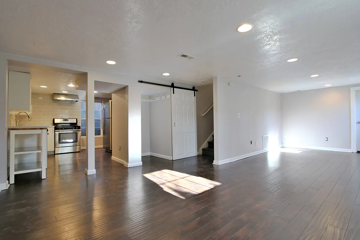 Living Room - 5804 N Borthwick Ave #BASEMENT