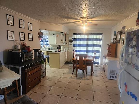 5th image of 424 SE Skipper Ln