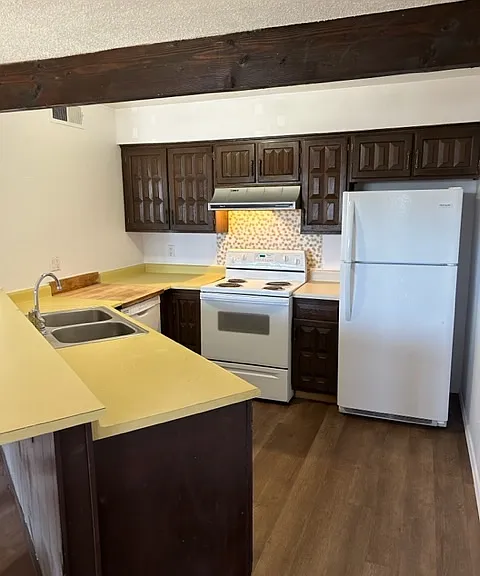 Huge Nob Hill 1 Bedroom w/ Garage, Storage, Ref. Air, & Updates — Photo 30