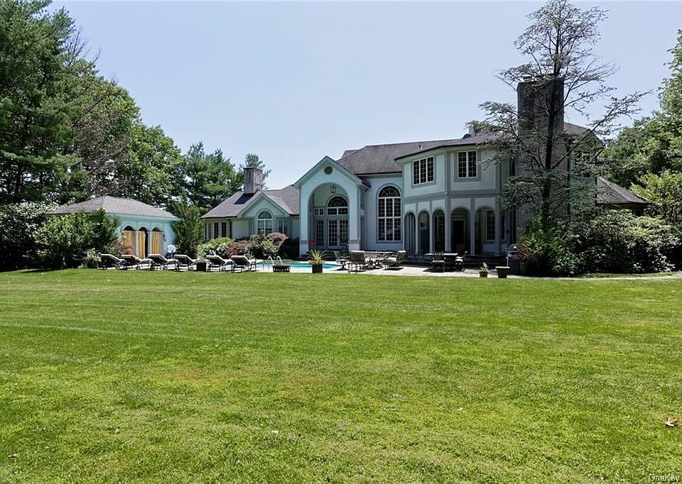 1st image of 4 Linden Dr