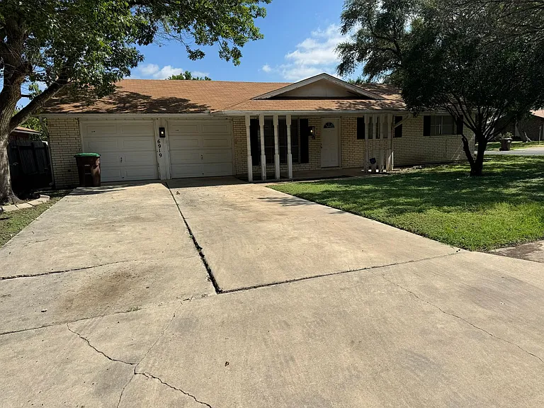 6919 Moon Lake Dr — Photo 2