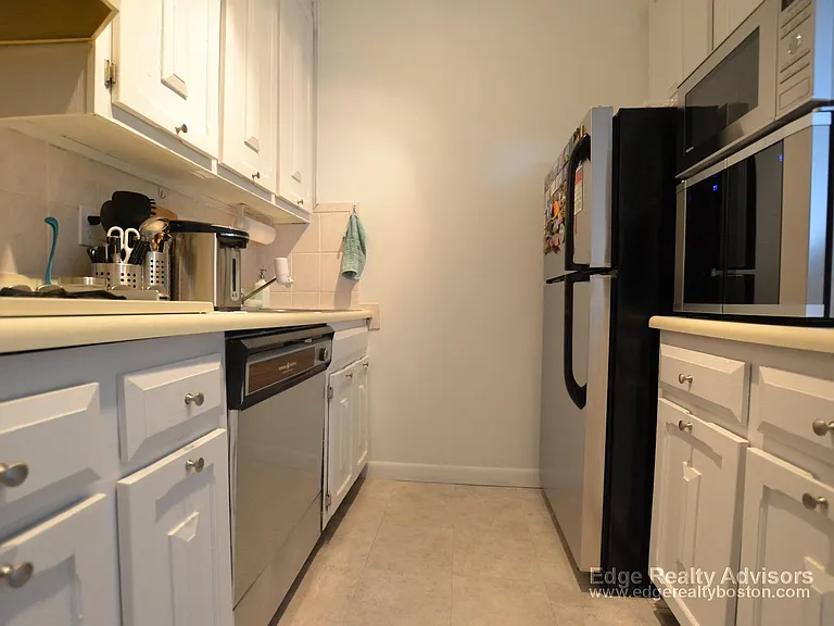 65 E India Row #25D — Photo 3