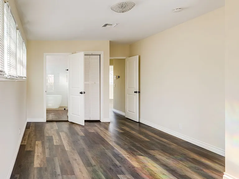 10608 S 8th Ave — Photo 16