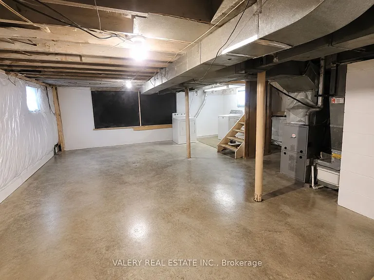 1058 Moy Ave — Photo 18