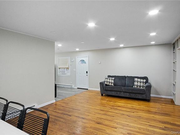 3rd image of 8 Heritage Lane