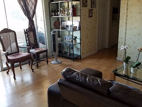 5th image of 637 W 74th St