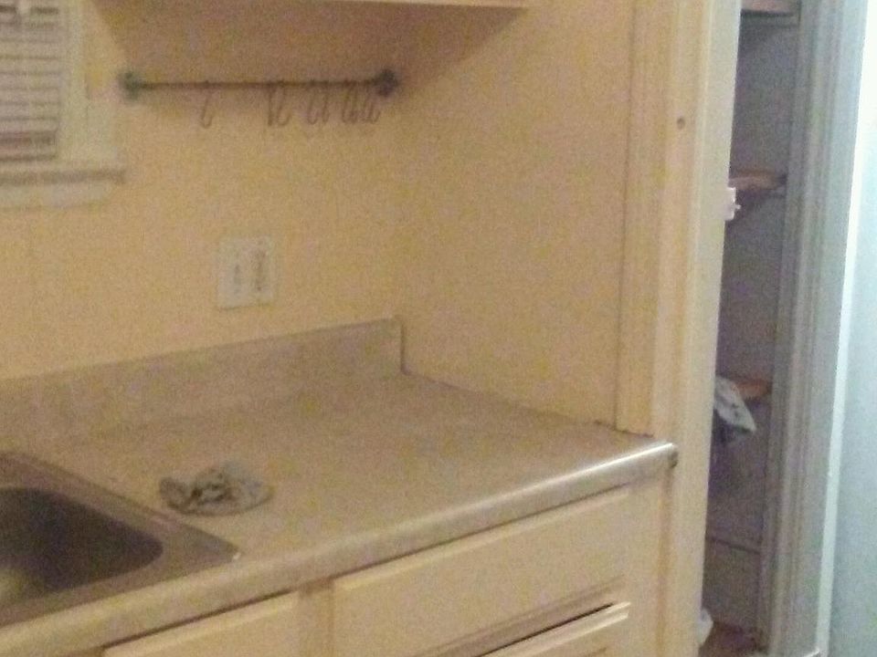 2nd image of 15403 Pinehurst St