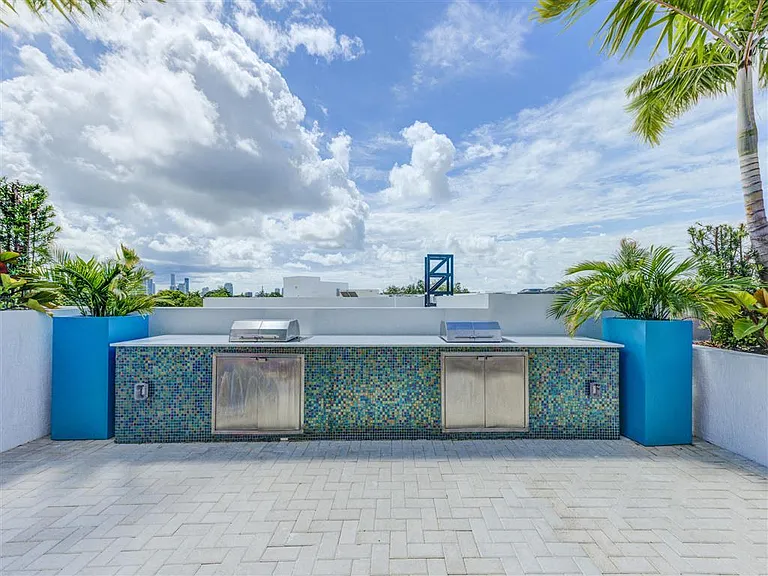 Altis Little Havana Apartments — Photo 25