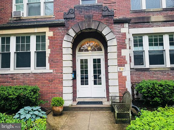 2nd image of 3018 Porter St NW #201