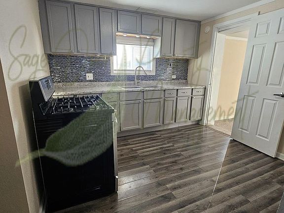 5th image of 1114 S Woodbury St