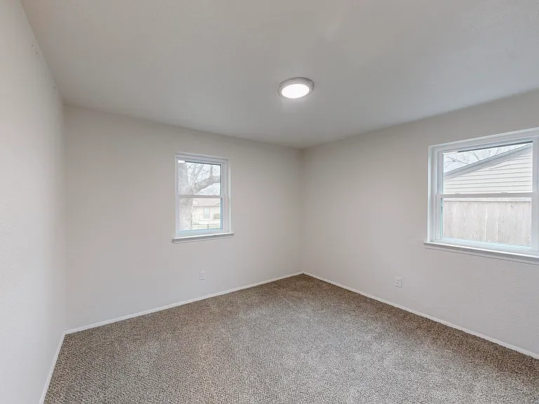 538 E Fairmeadows Dr — Photo 7