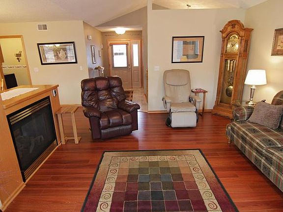 5th image of 23098 Havelka Ct N