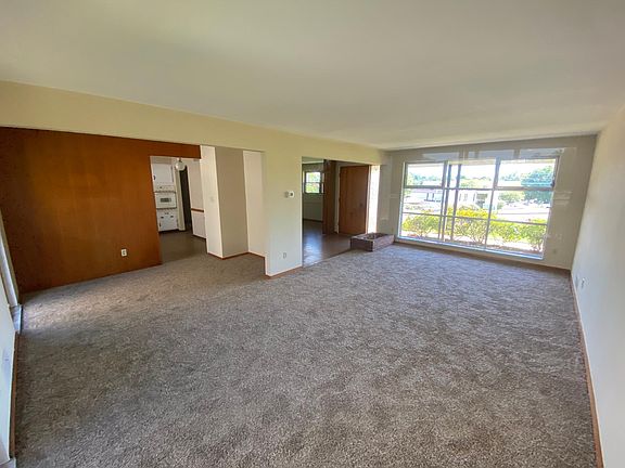 3rd image of 3101 Portland Blvd