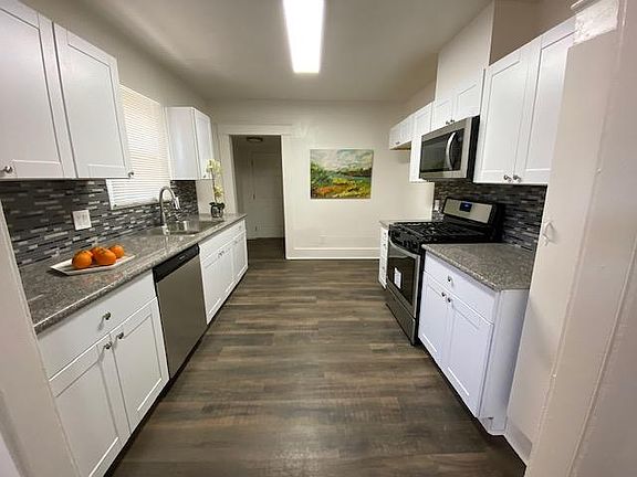 5th image of 320 E Lodi Ave