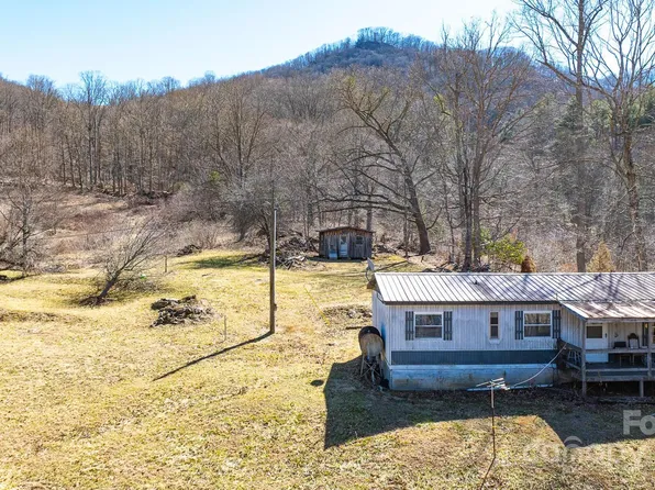 9380 N 226th Hwy, Bakersville, NC 28705