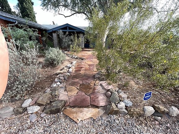 2nd image of 2725 E Blacklidge Dr