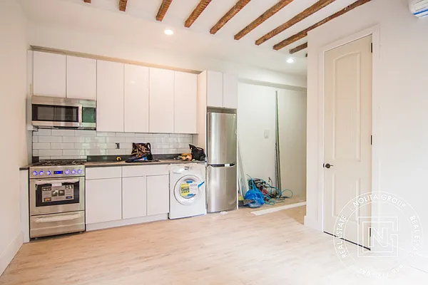 Rented by Nolita Group | media 43