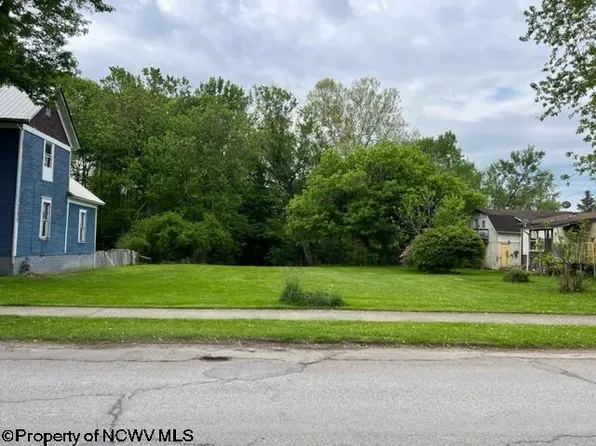 11 Cleveland Ave, Buckhannon, WV 26201