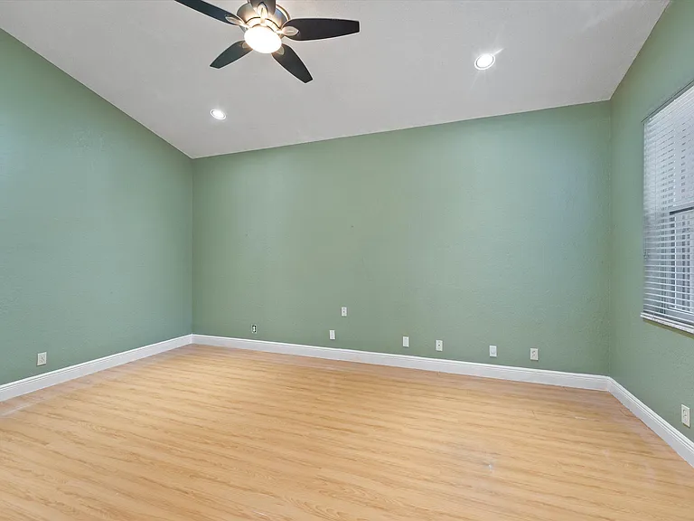 10860 Fairmont Village Dr — Photo 31