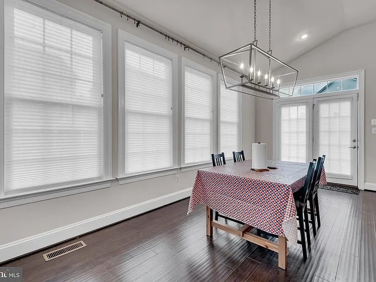 14611 Highbury Ln — Photo 23
