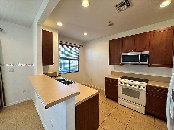 2nd image of 2851 W Prospect Rd Unit 507