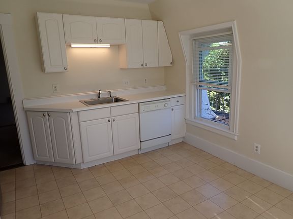 5th image of 44 Phillips St APT 4