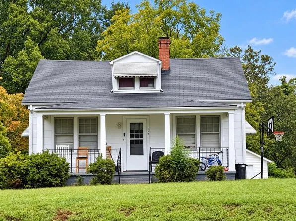 250 N Main St, Halifax, VA 24558