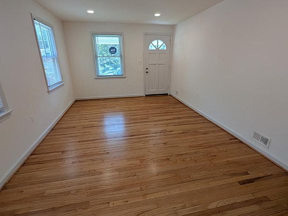4th image of 6004 36th Ave
