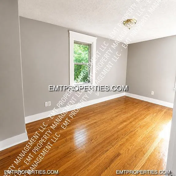 1223 W 5th St — Photo 2