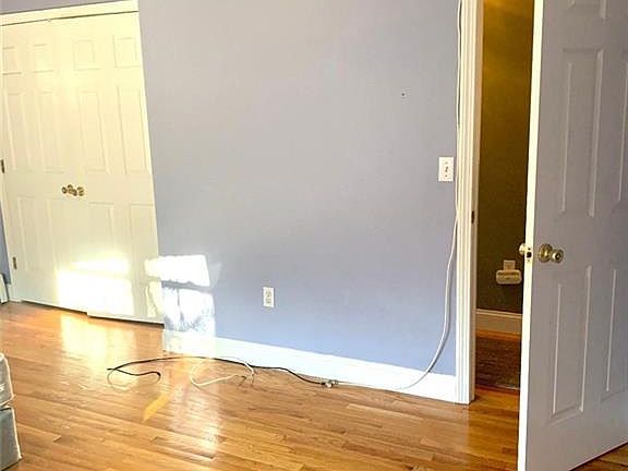 5th image of 37 Reservoir Ave