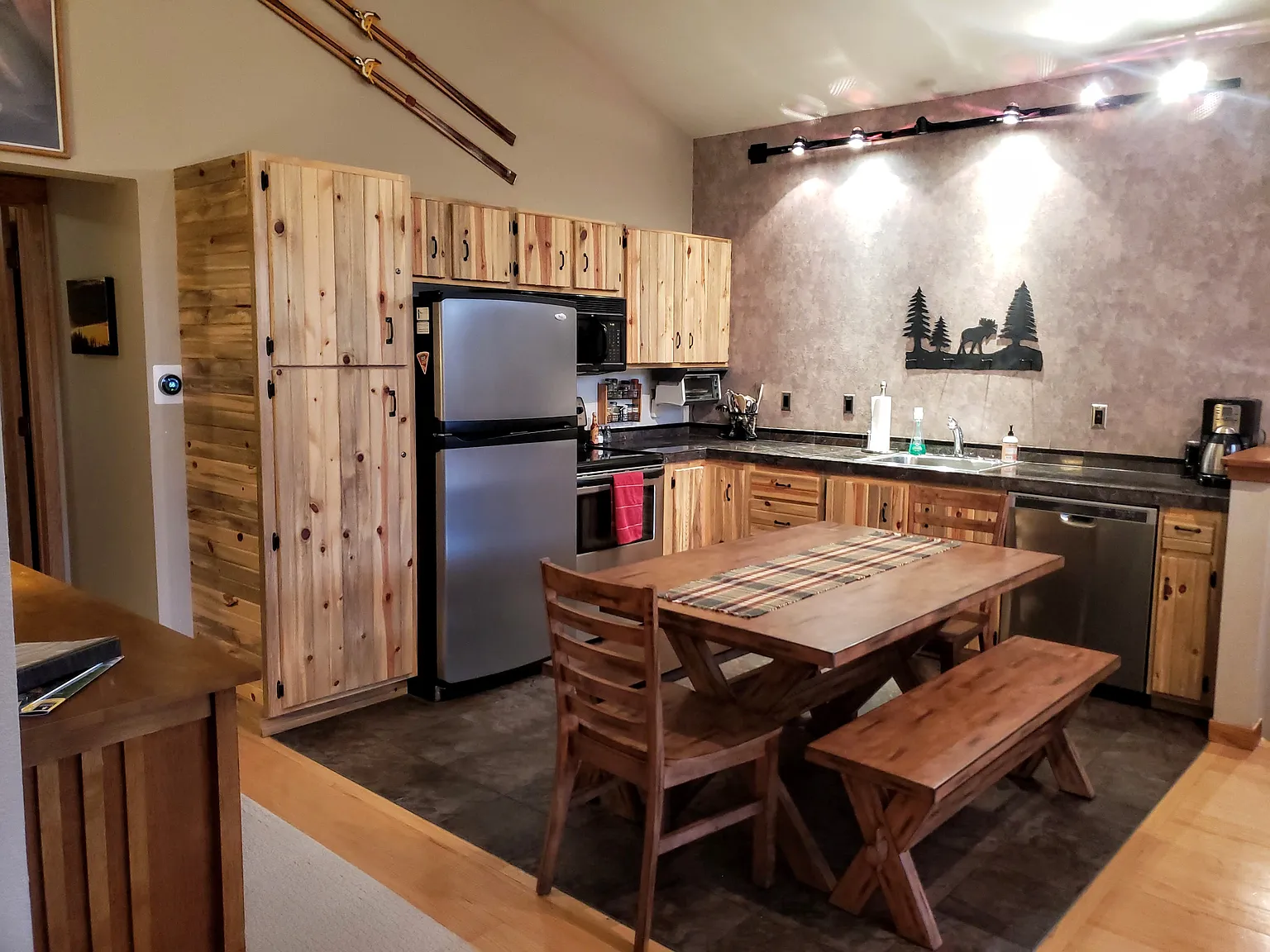 2 bed, 850 sqft, $2,600 — Photo 2