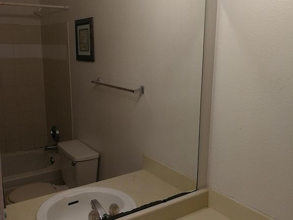 5th image of 3008 Parkway Blvd APT 304